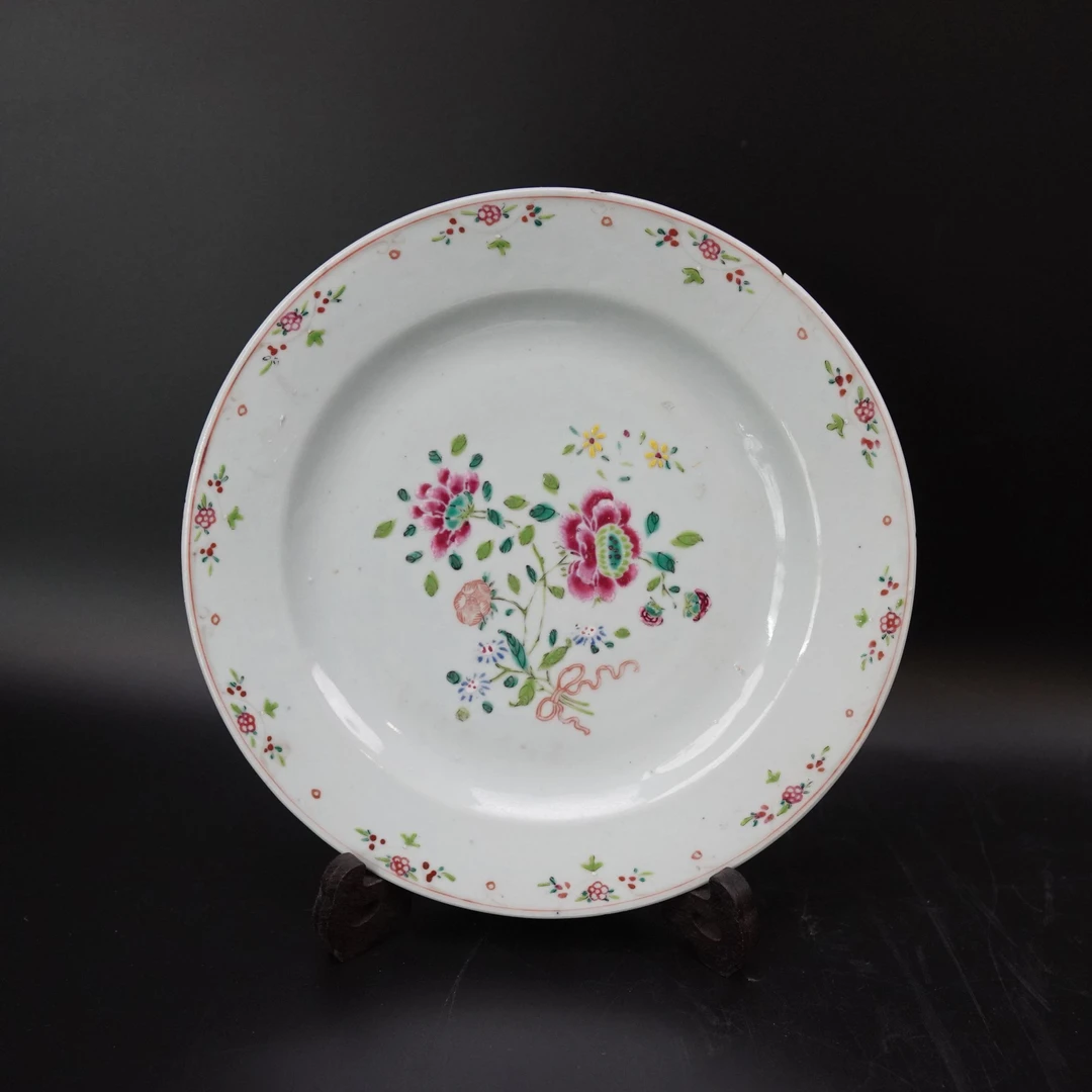 Lot.25080475清乾隆粉彩花卉纹赏盘 直径：约23.2cm