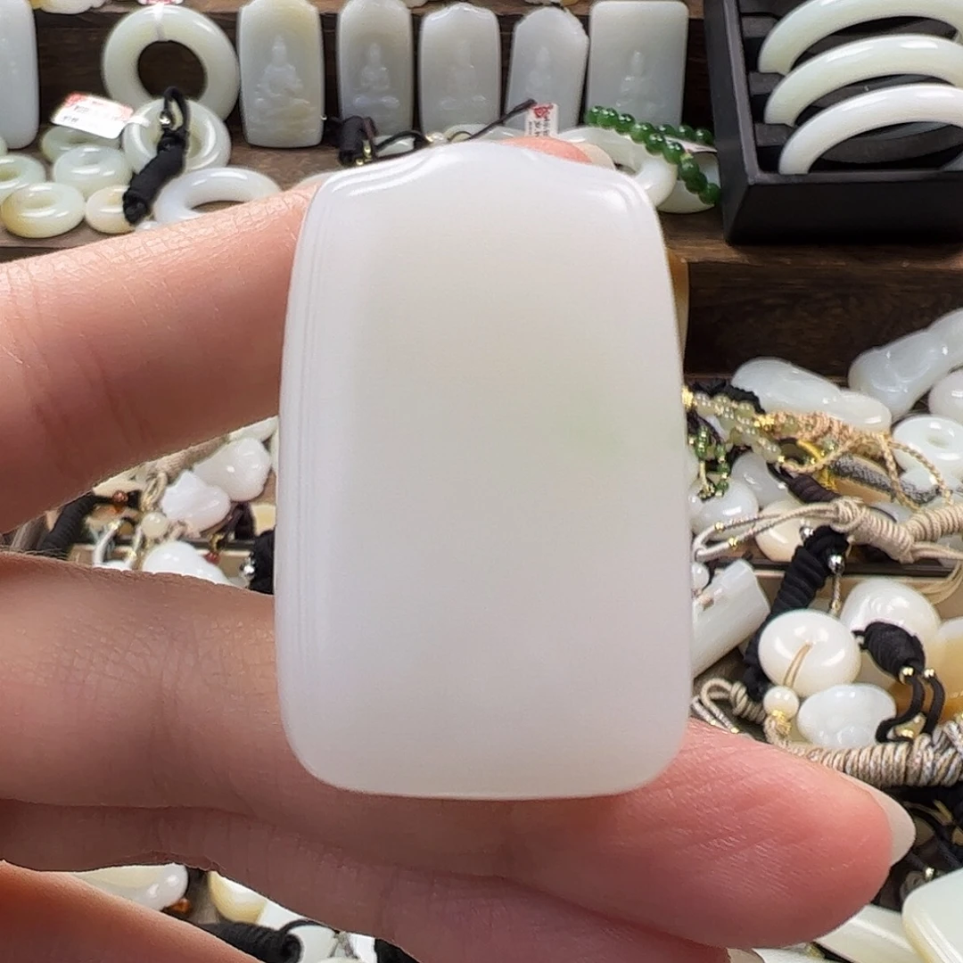 成***站和田玉未镶嵌颈饰