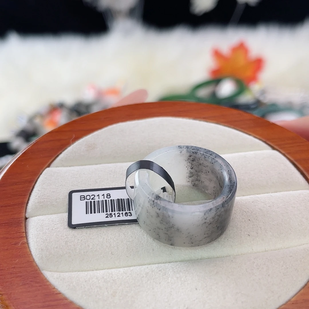 和田玉未镶嵌戒指l87。黑白青花。17.5。不退换