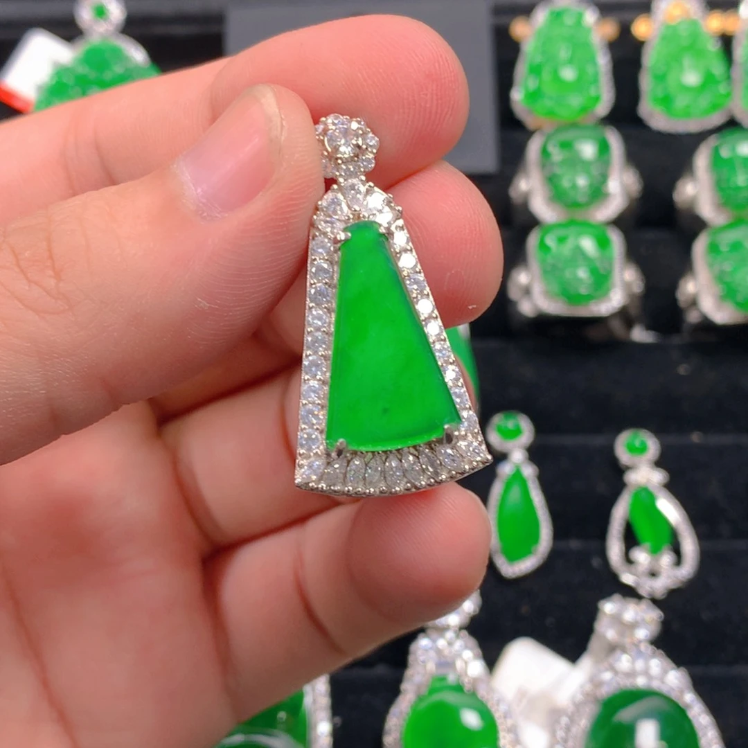 翡翠银S925镶嵌颈饰无事牌