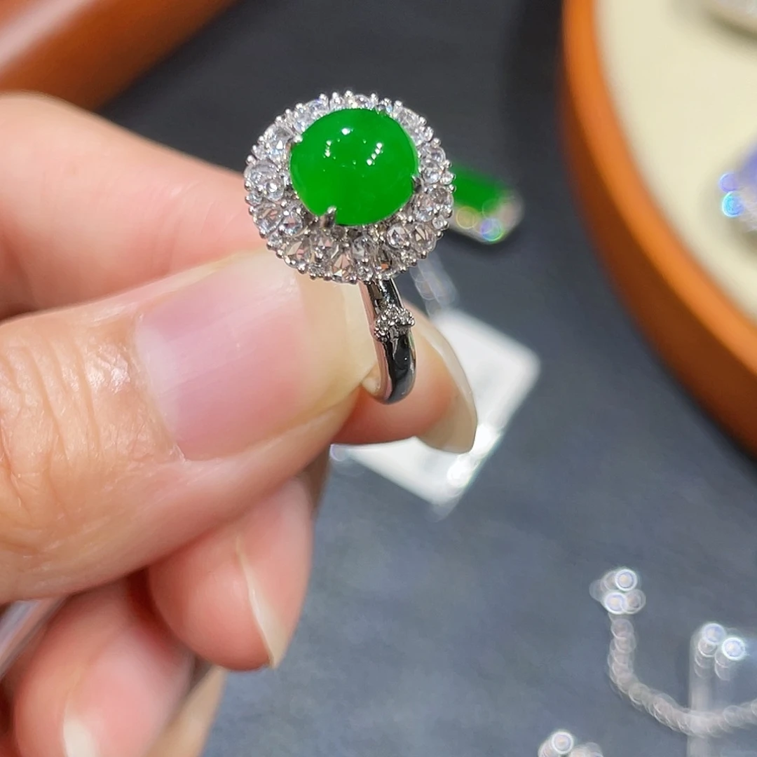 18K金镶嵌戒指翡翠