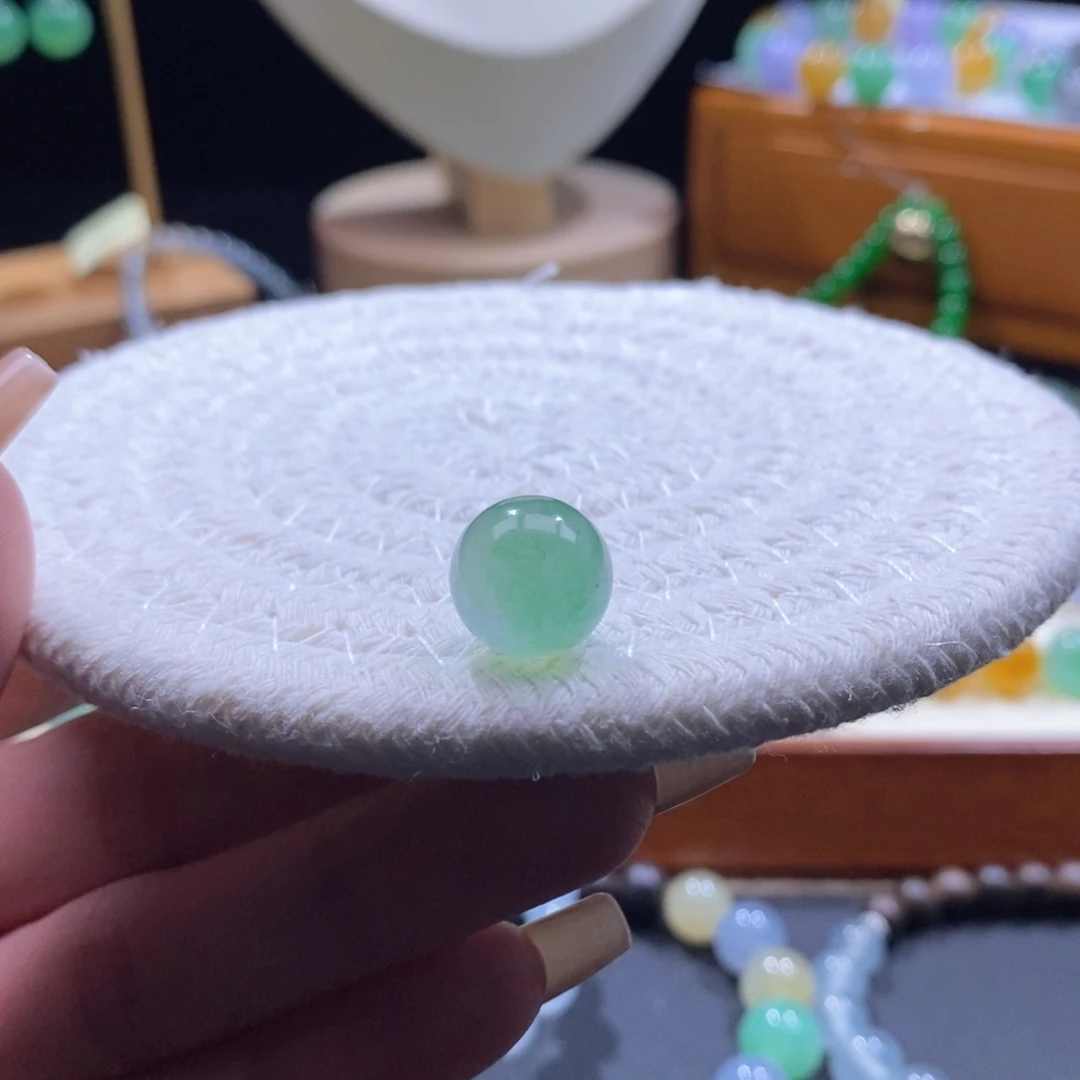 颈饰未镶嵌翡翠冰绿花珠卡12