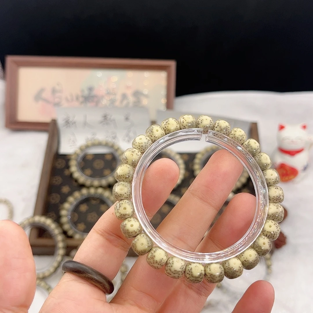 吊坠星月菩提68 号. 星月菩提. 一物一图.