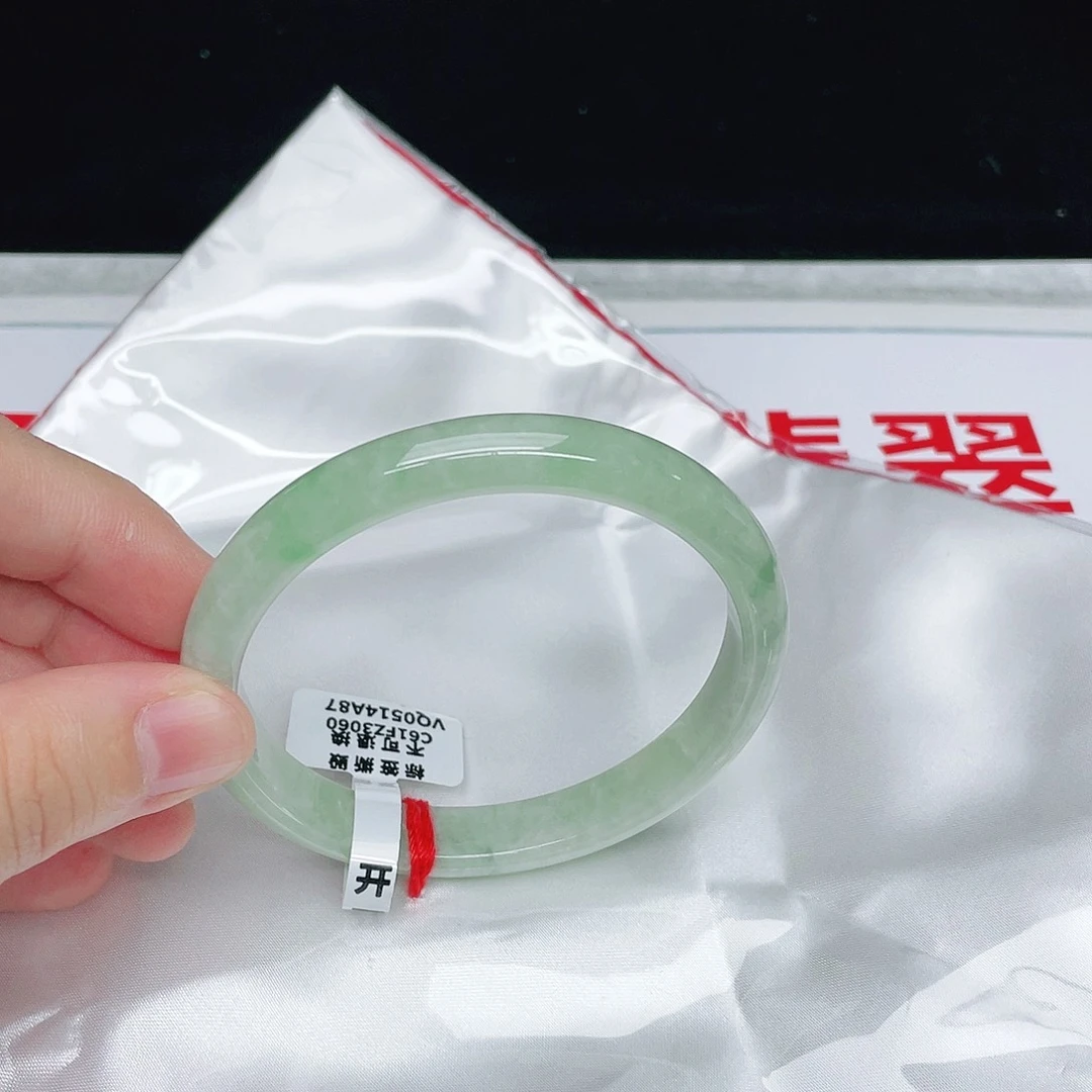 翡翠手镯未镶嵌正60.7