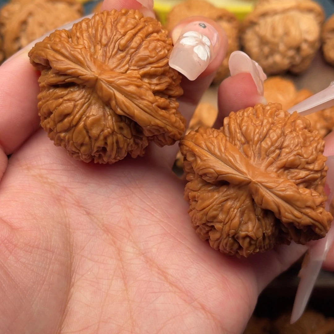 文玩核桃把件全品，粗棱，红皮毕业南疆44