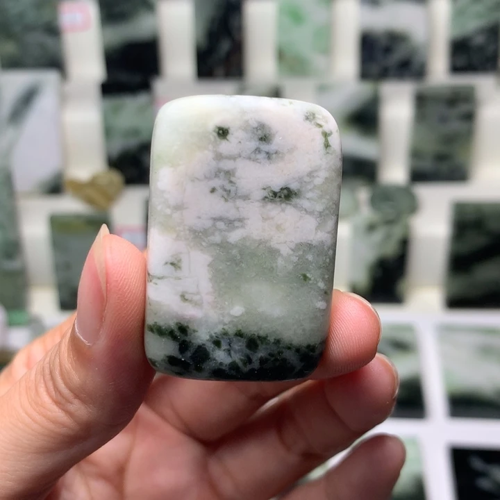 独山玉未镶嵌颈饰