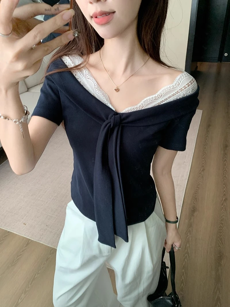 2025新款纯欲风蕾丝拼接短袖T恤女装夏季小众绑带V领显瘦百搭上衣