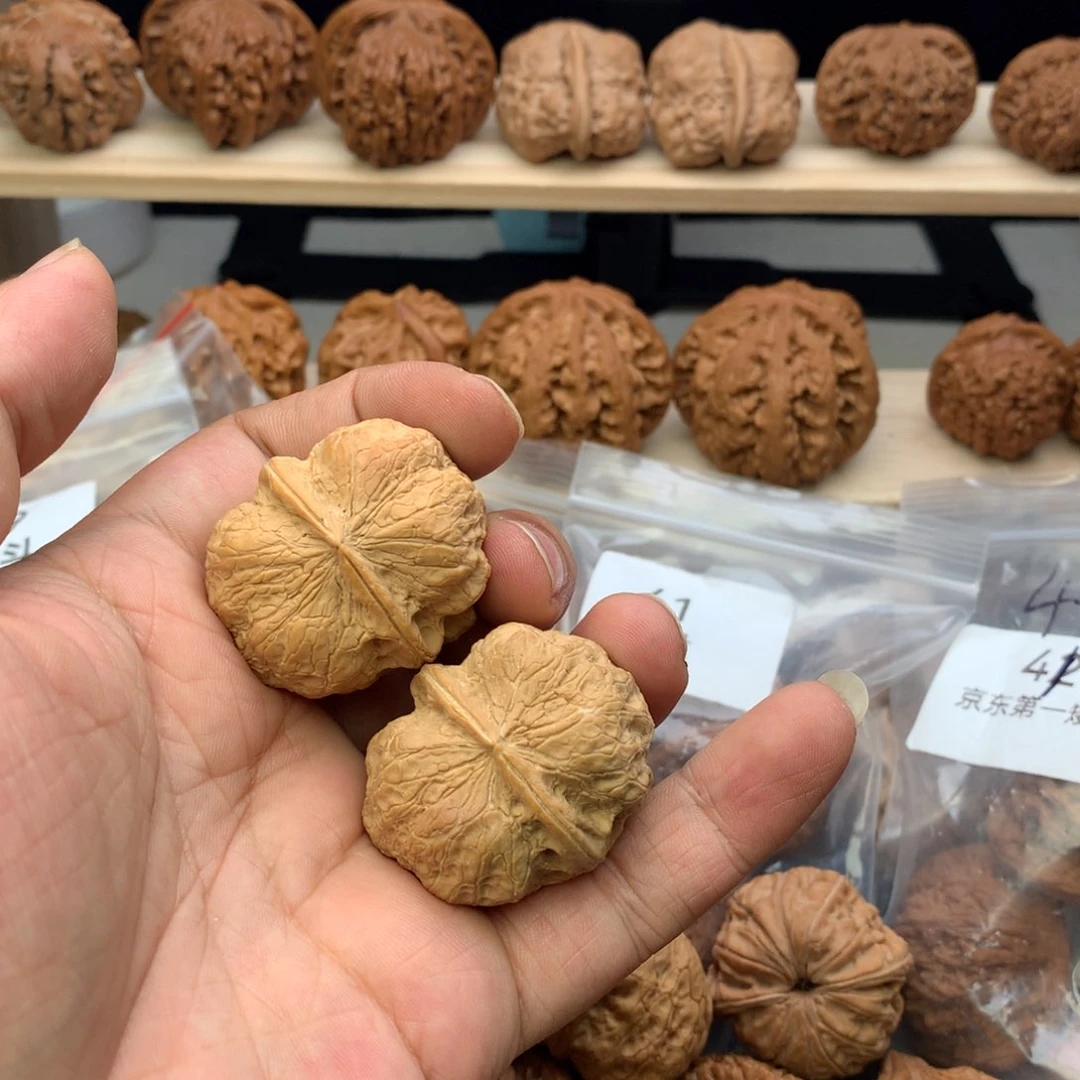 文玩核桃把件三*铁核桃