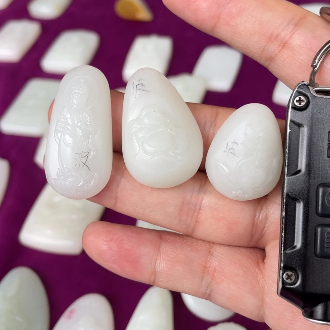 未镶嵌和田玉（糖玉）挂件