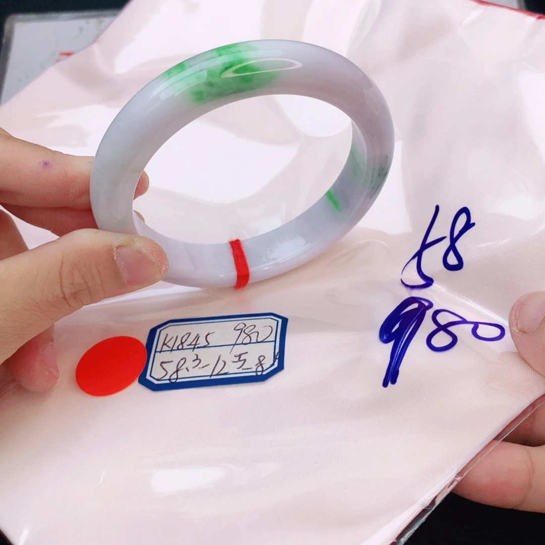 翡翠手镯未镶嵌翡翠