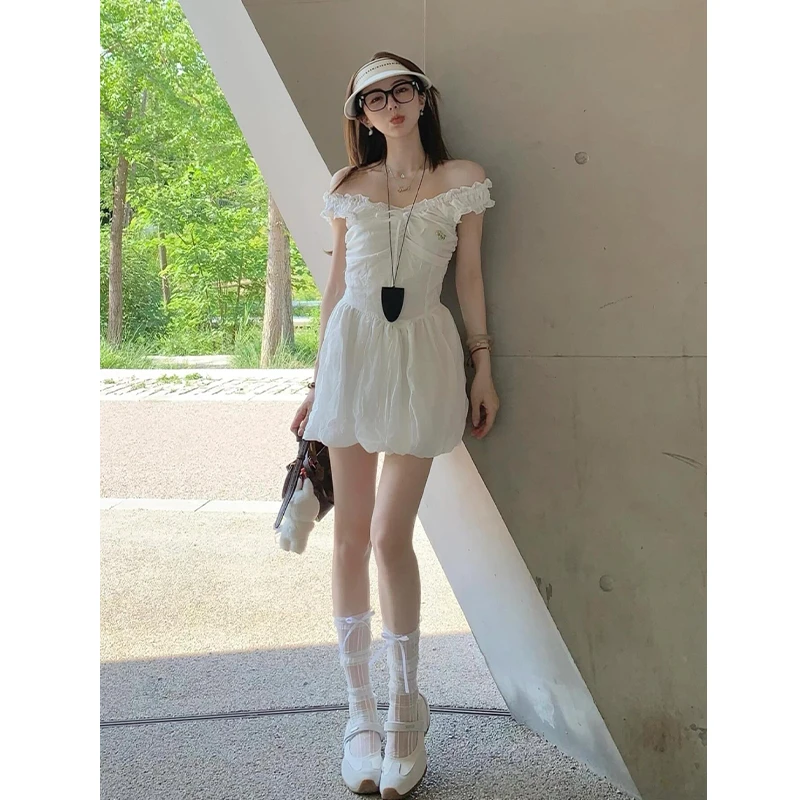 白色一字肩连衣裙子女2025夏季新款小个子独特漂亮设计感掐腰短裙