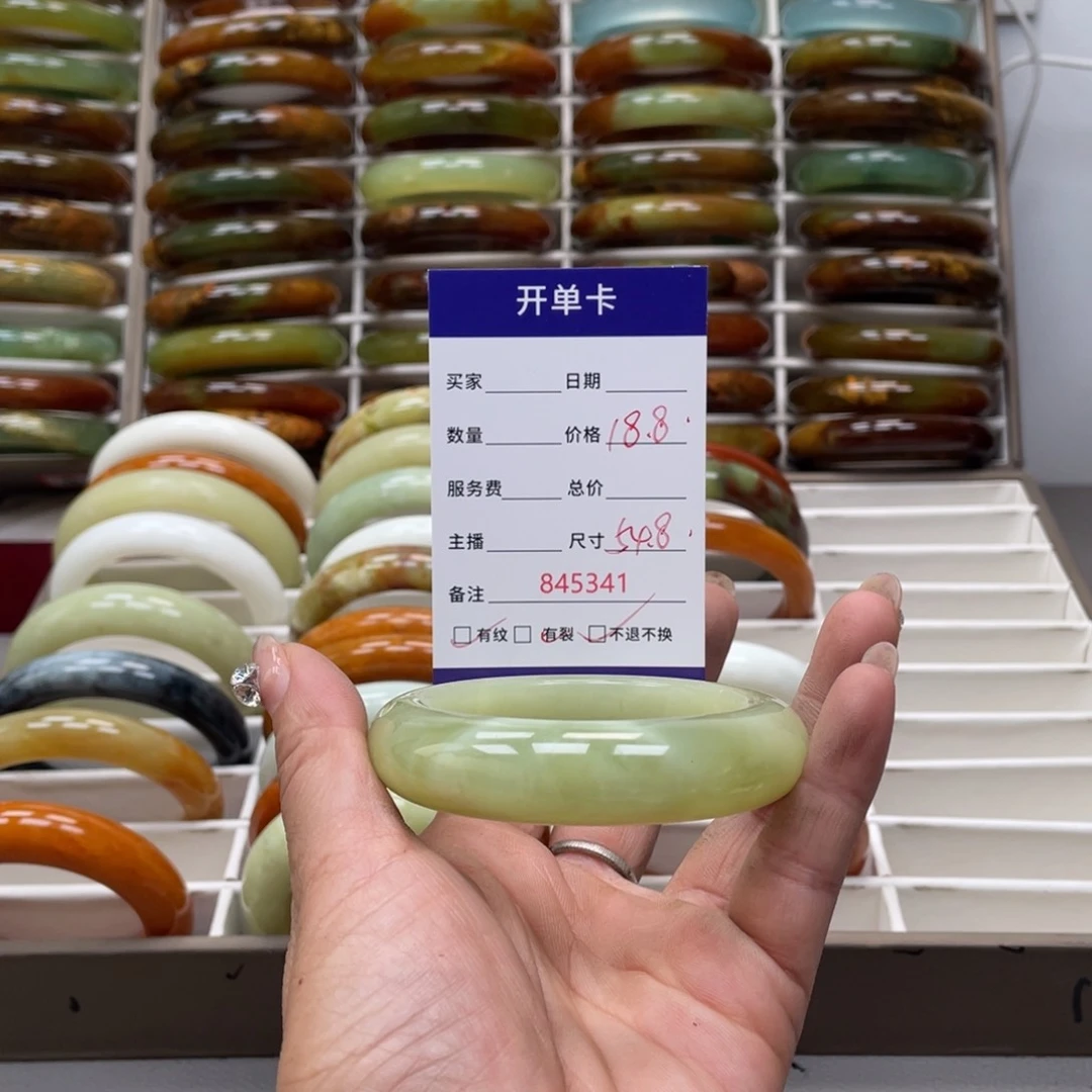 蛇纹石玉手镯未镶嵌可*?