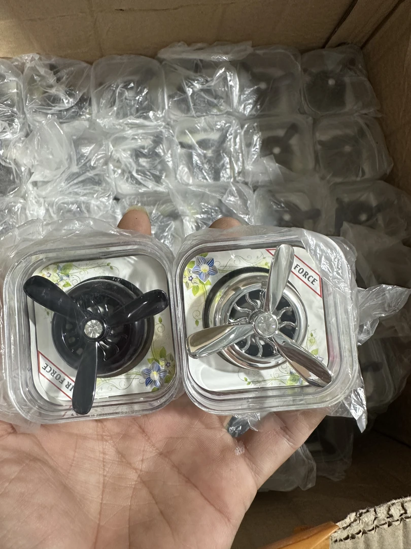 创意汽车空调出风口小风扇金属款式车载装饰小风扇 发一对