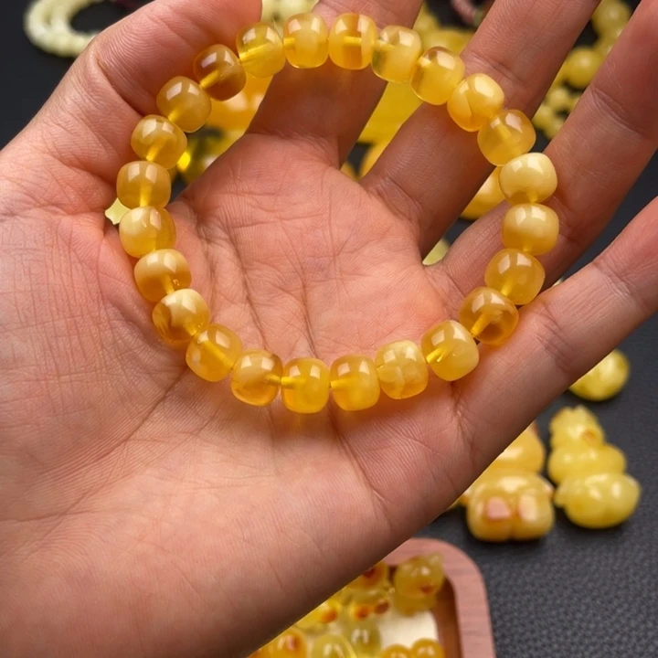 琥珀未镶嵌颈饰蜜蜡