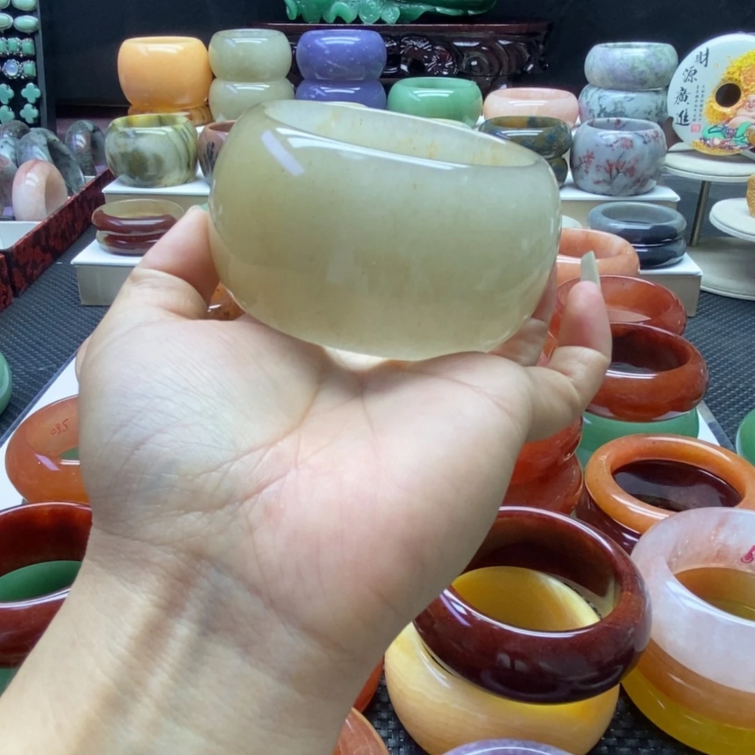 石英质玉未镶嵌手镯