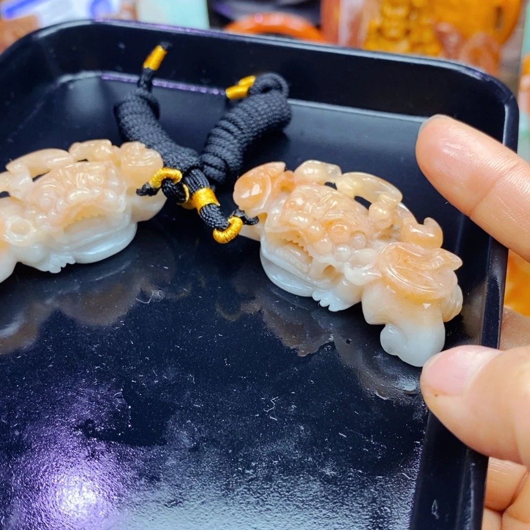 石英质玉（黄龙玉）未镶嵌颈饰