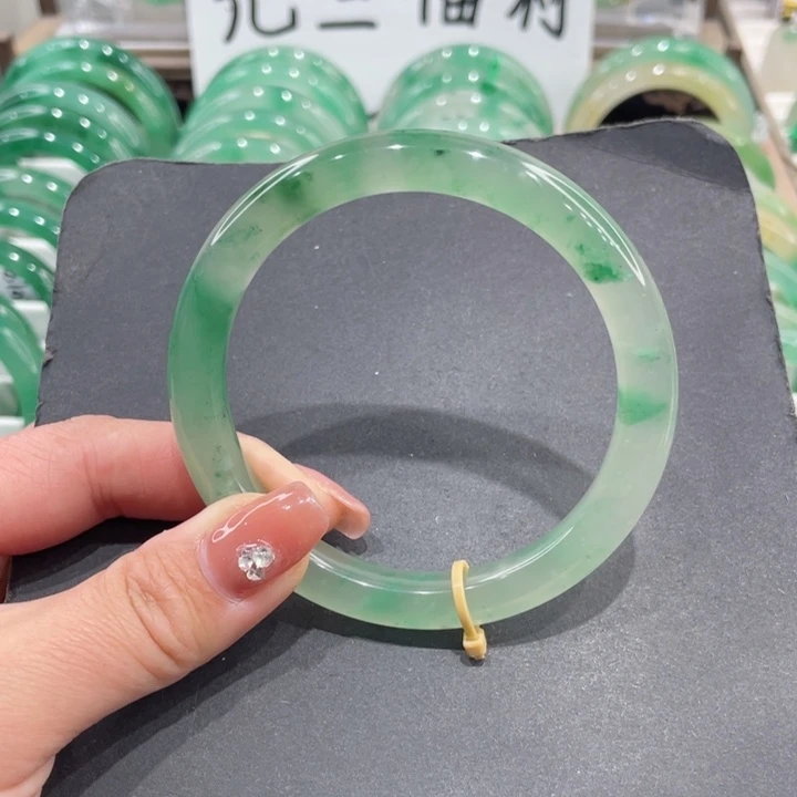 未镶嵌手镯石英质玉A****训