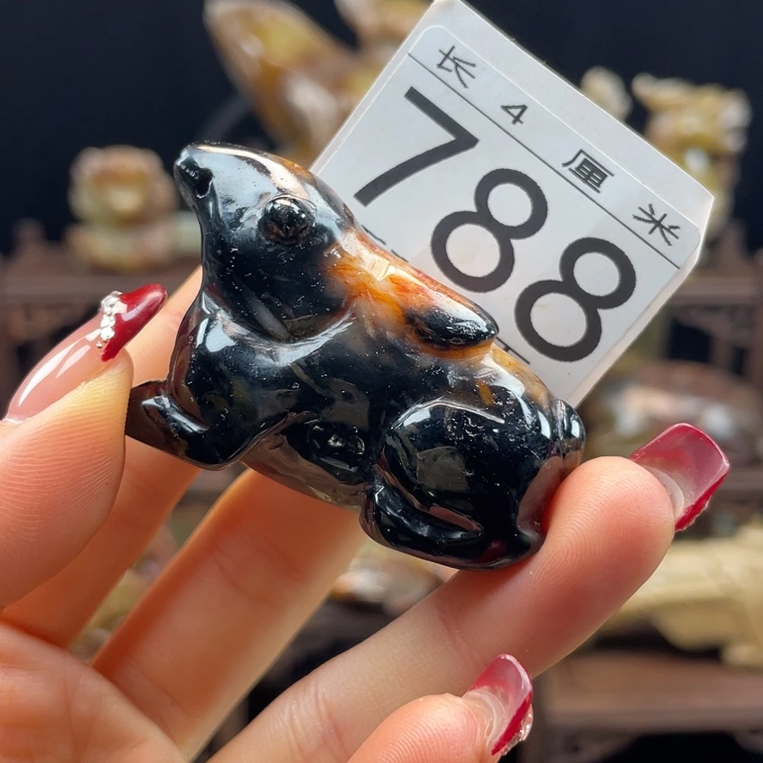 夏***軍和田玉未镶嵌颈饰