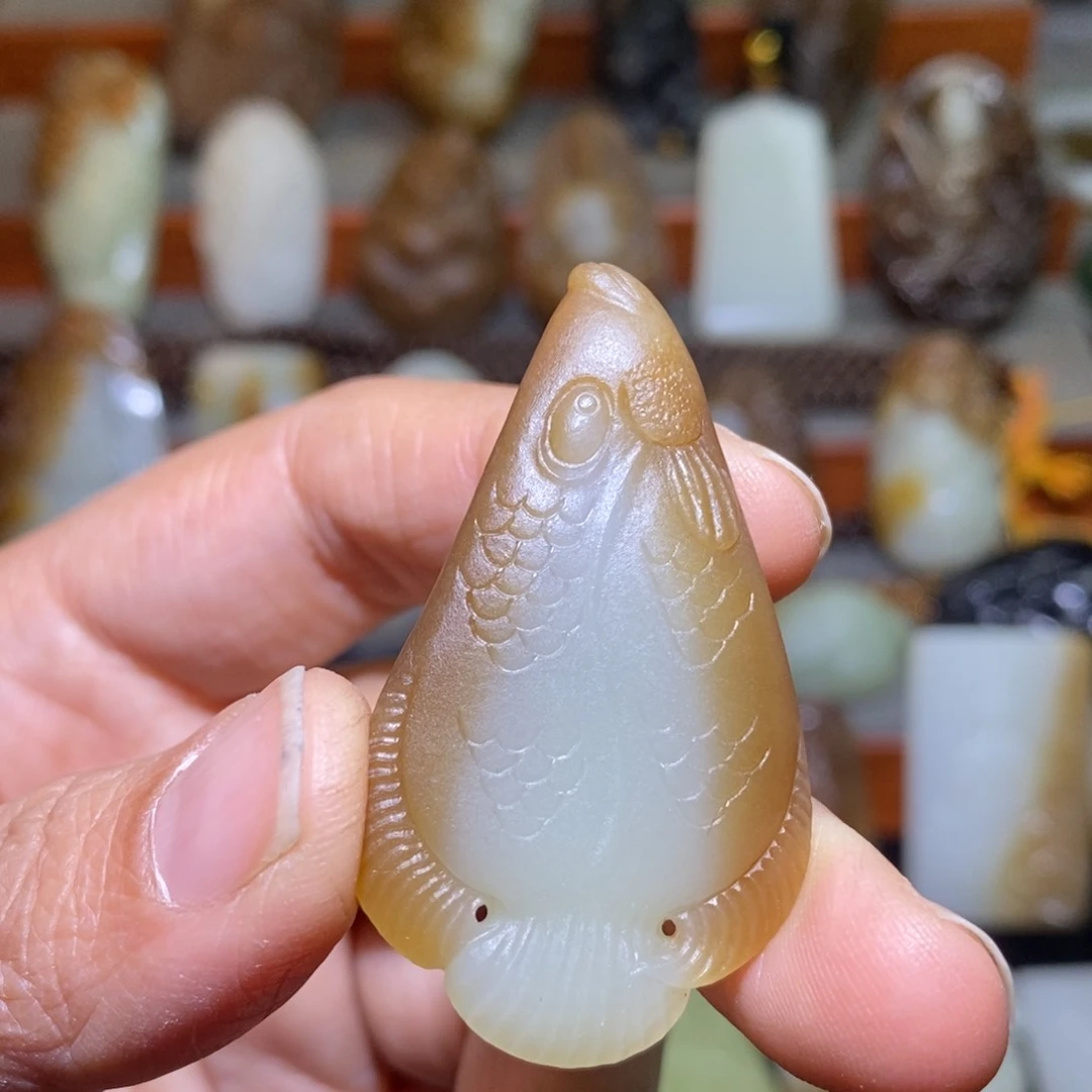 颈饰未镶嵌和田玉（糖玉）富贵有鱼