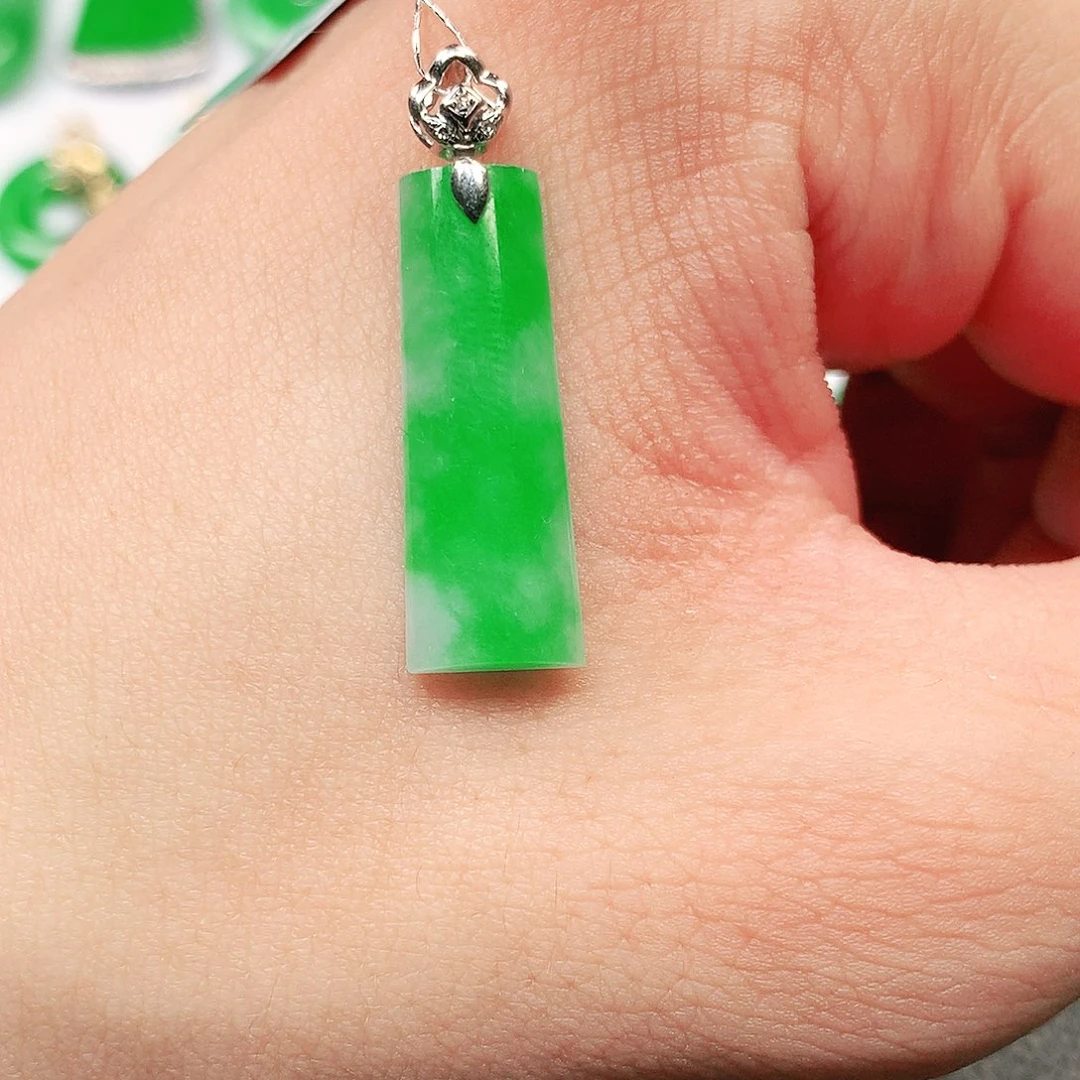 吊坠(不含链)18K金镶嵌翡翠