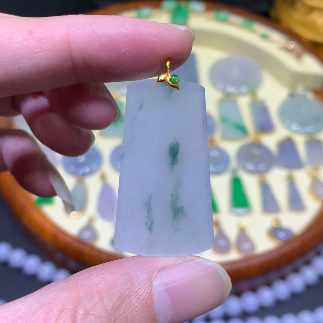 翡翠吊坠(不含链)18K金镶嵌