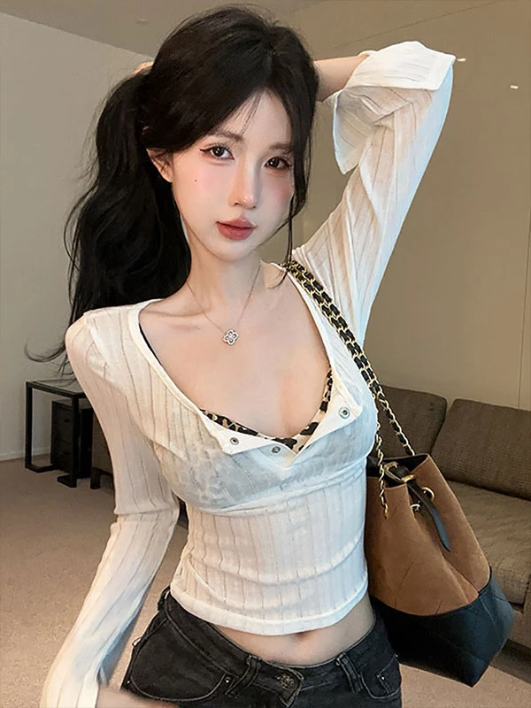 薄款长袖T恤百搭叠穿设计纽扣开衫上衣+豹纹吊带显瘦牛仔裤套装女