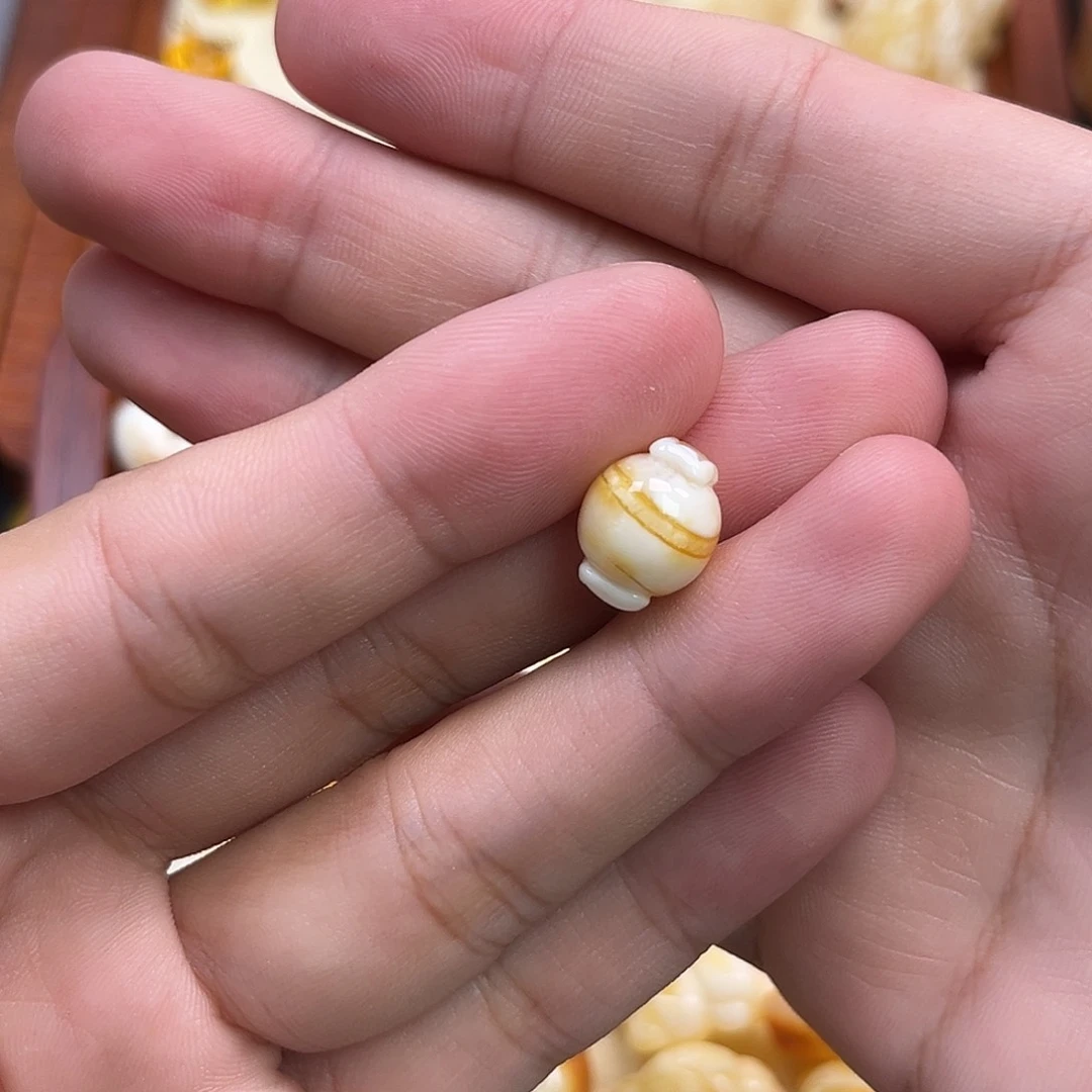 未镶嵌琥珀珠宝奇石