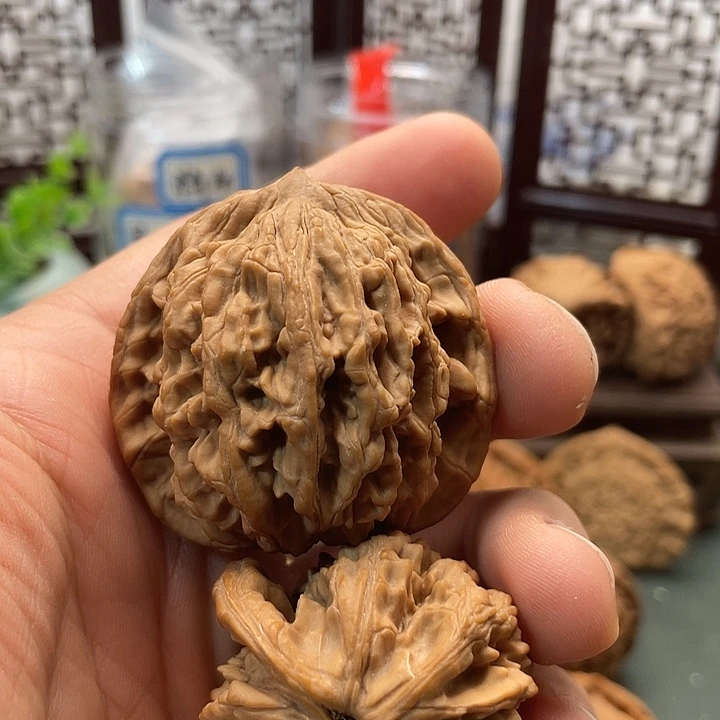 A***德吊坠文玩核桃虎头