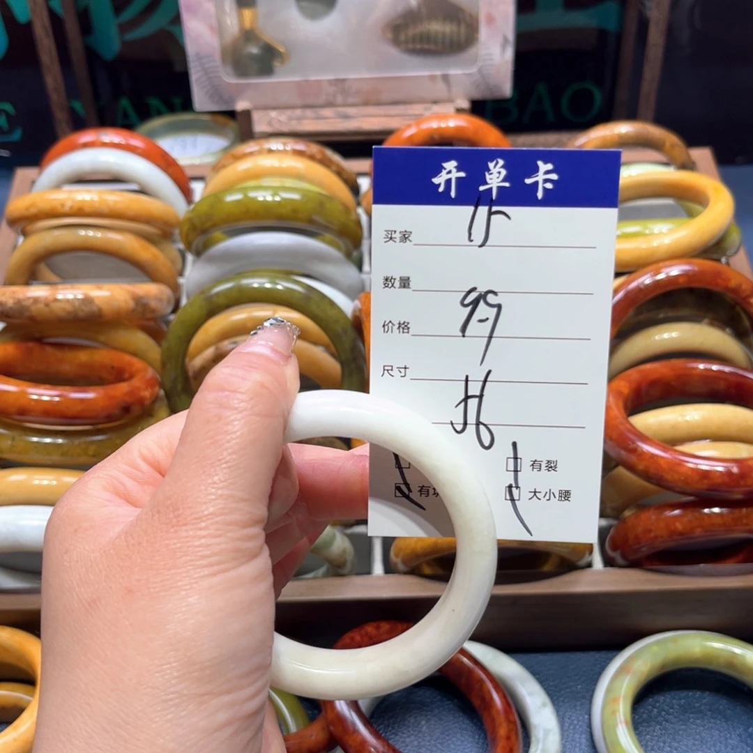 蛇纹石玉未镶嵌手镯樱*桃