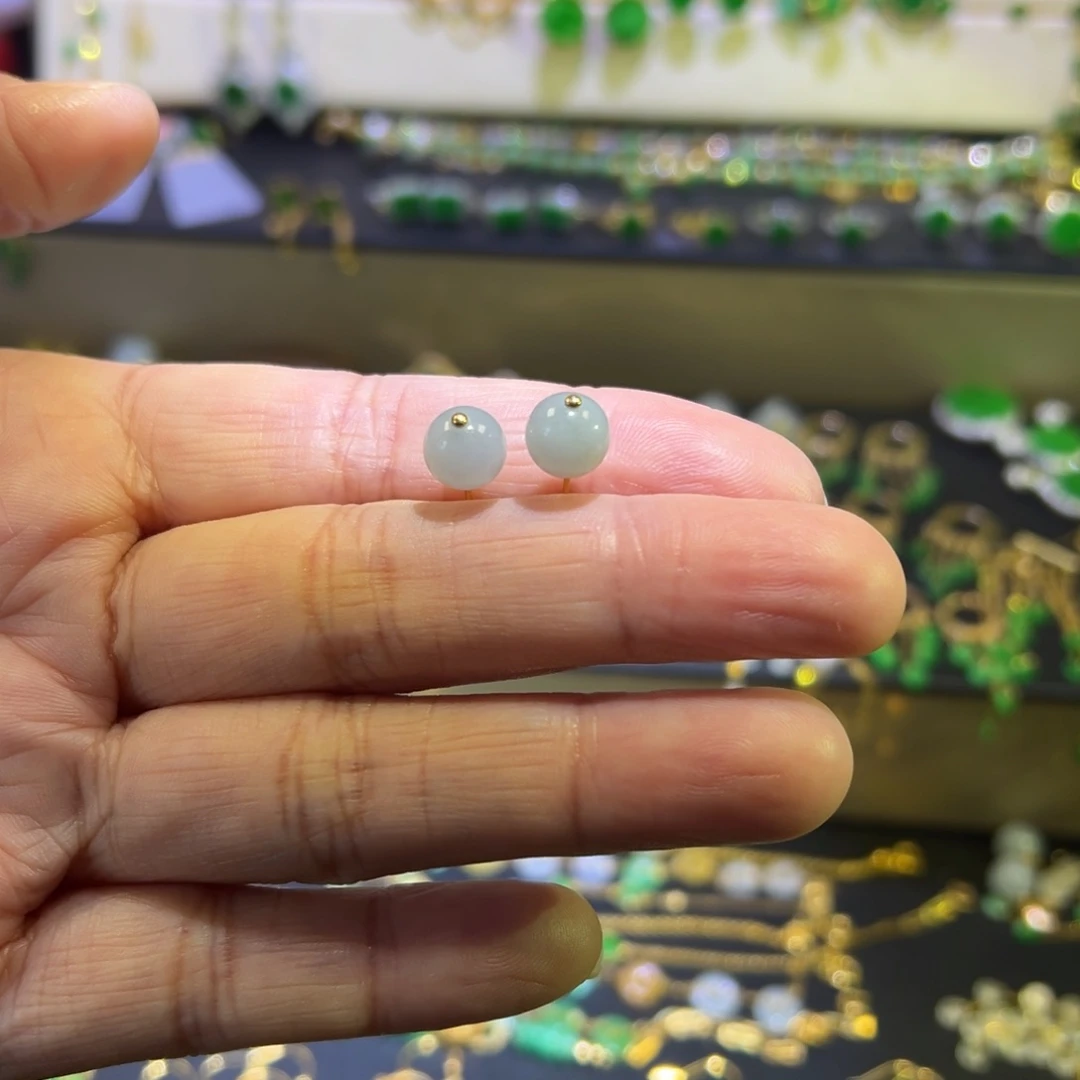 颈饰18K金镶嵌翡翠耳钉