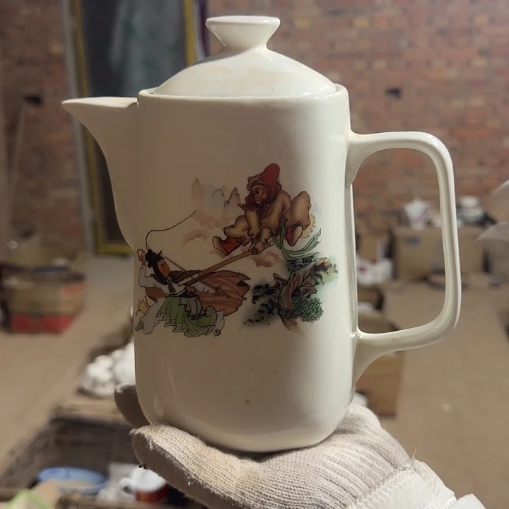 库存微瑕方壶一个