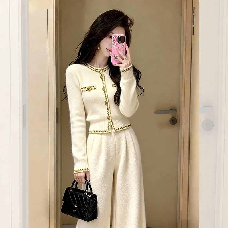 秋冬季炸街女装一整套搭配漂亮出片衣服白色针织开衫毛衣裤子套装