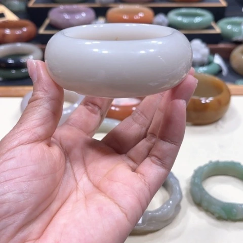 未镶嵌手镯石英质玉