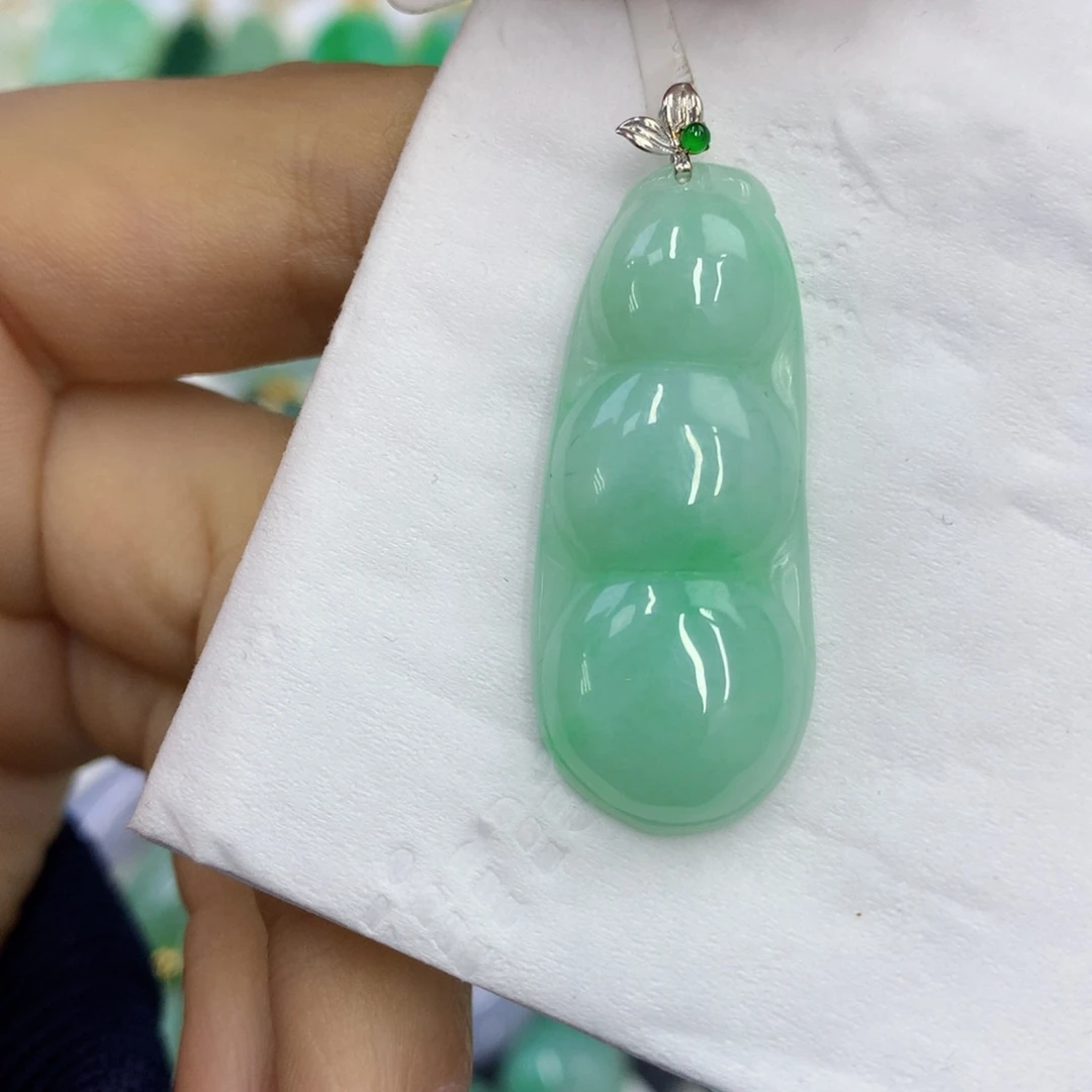 翡翠18K金镶嵌颈饰翡翠