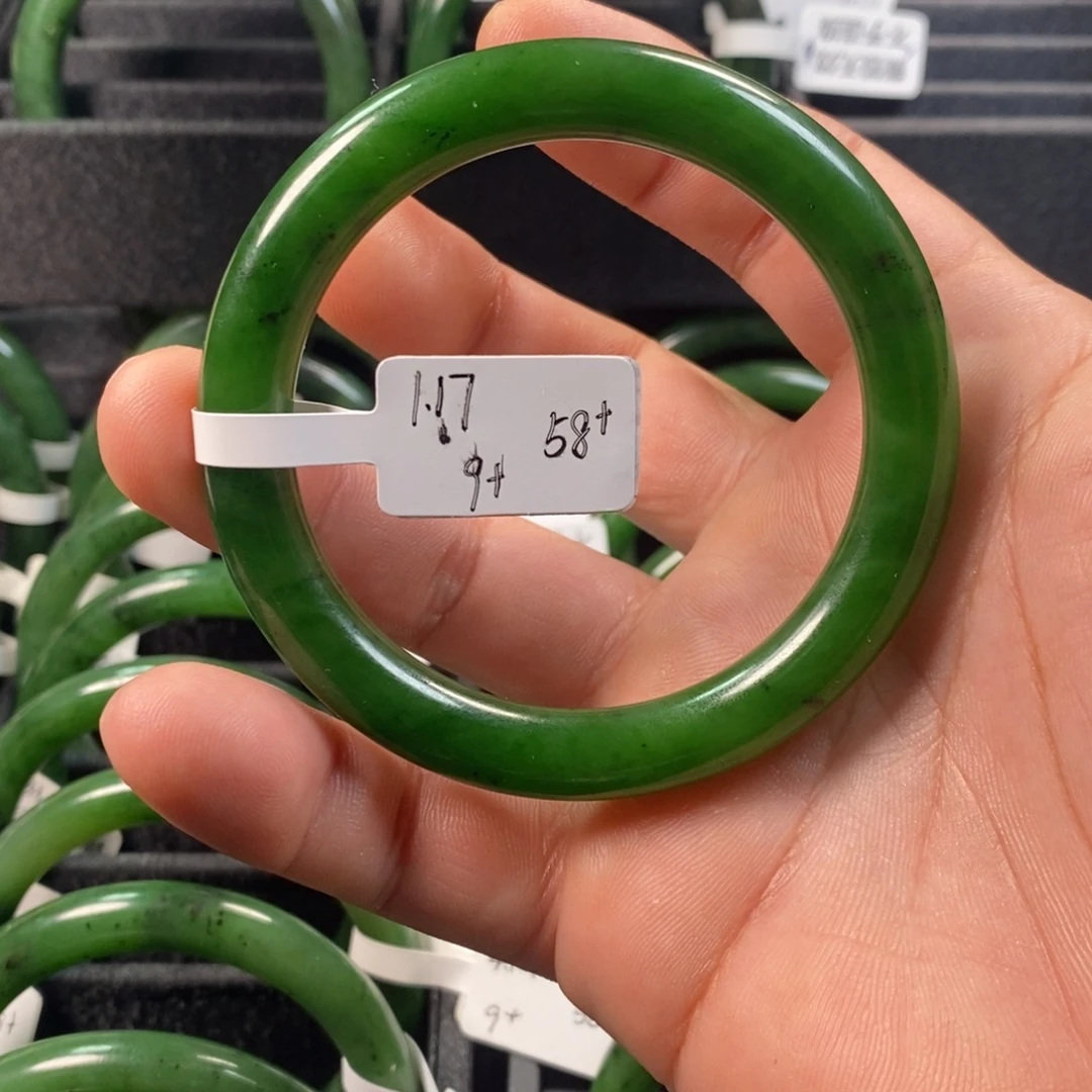 s***g和田玉（碧玉）未镶嵌手镯微瑕