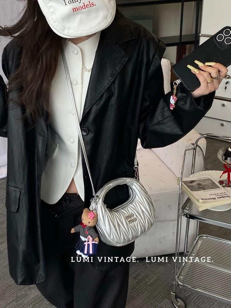 95新 MIU MIU/缪缪 银色褶皱羊皮mini wander单肩包44054807