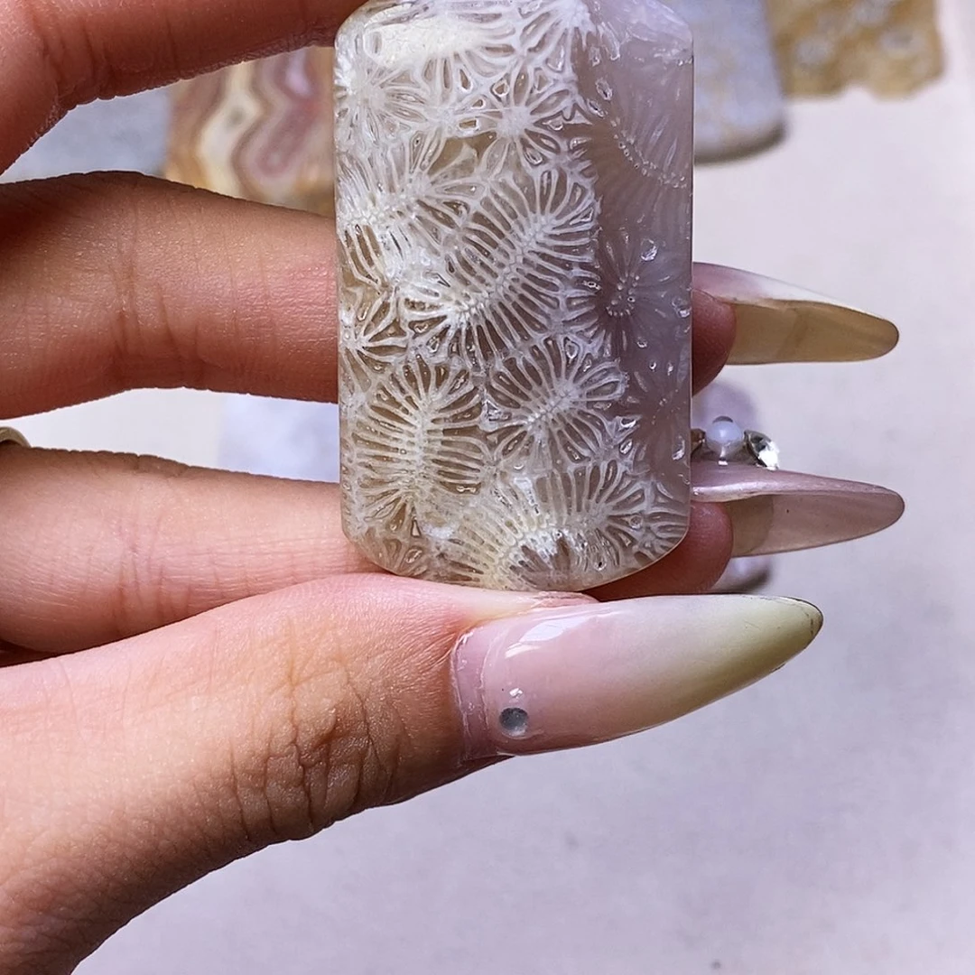 查罗石合金颈饰愤***x