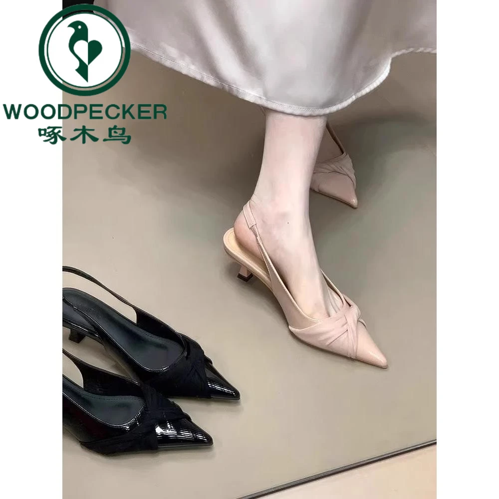 啄木鸟绝美尖头气质漆皮扭结后空单鞋2025夏法式包头浅口细跟凉鞋