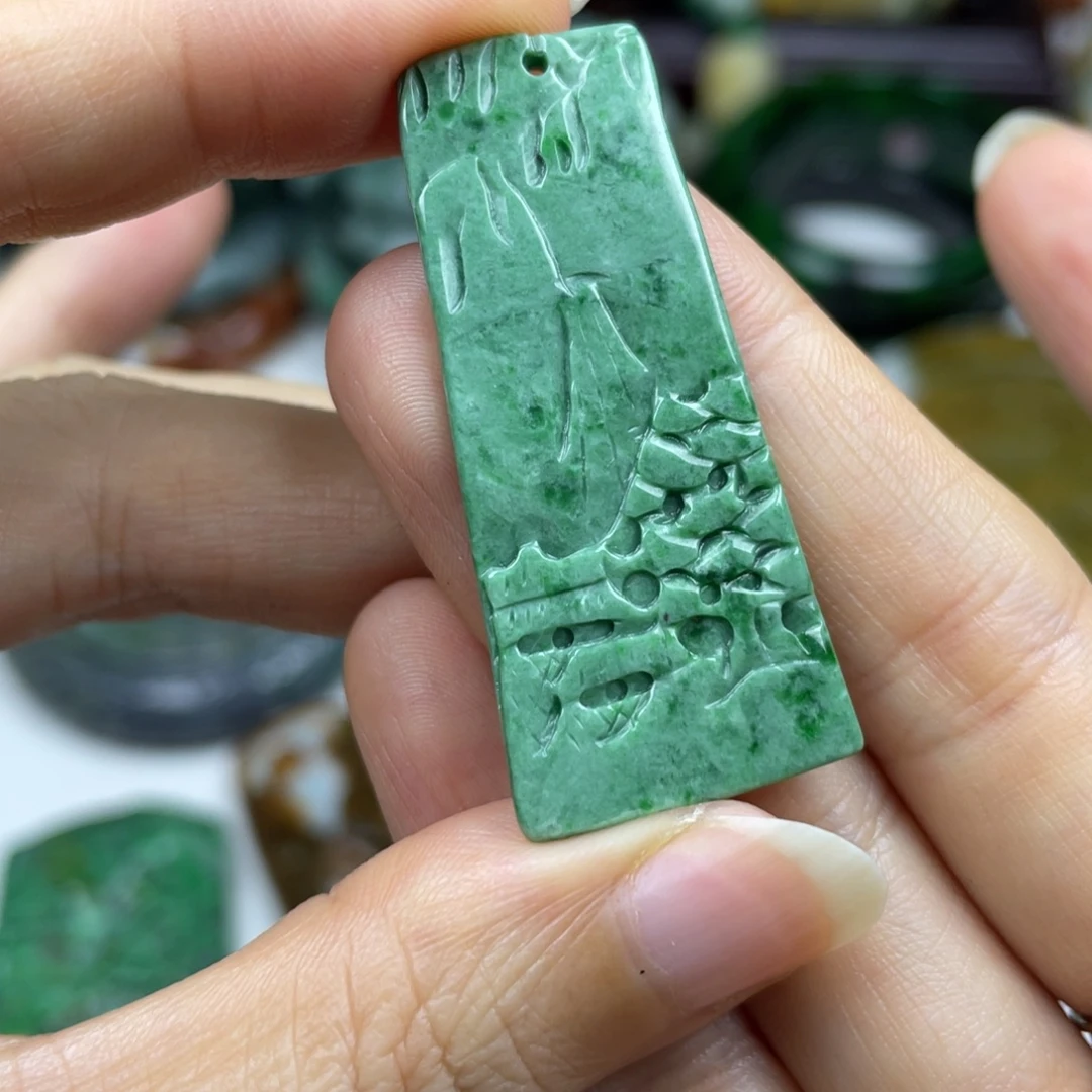 翡翠未镶嵌颈饰牌子