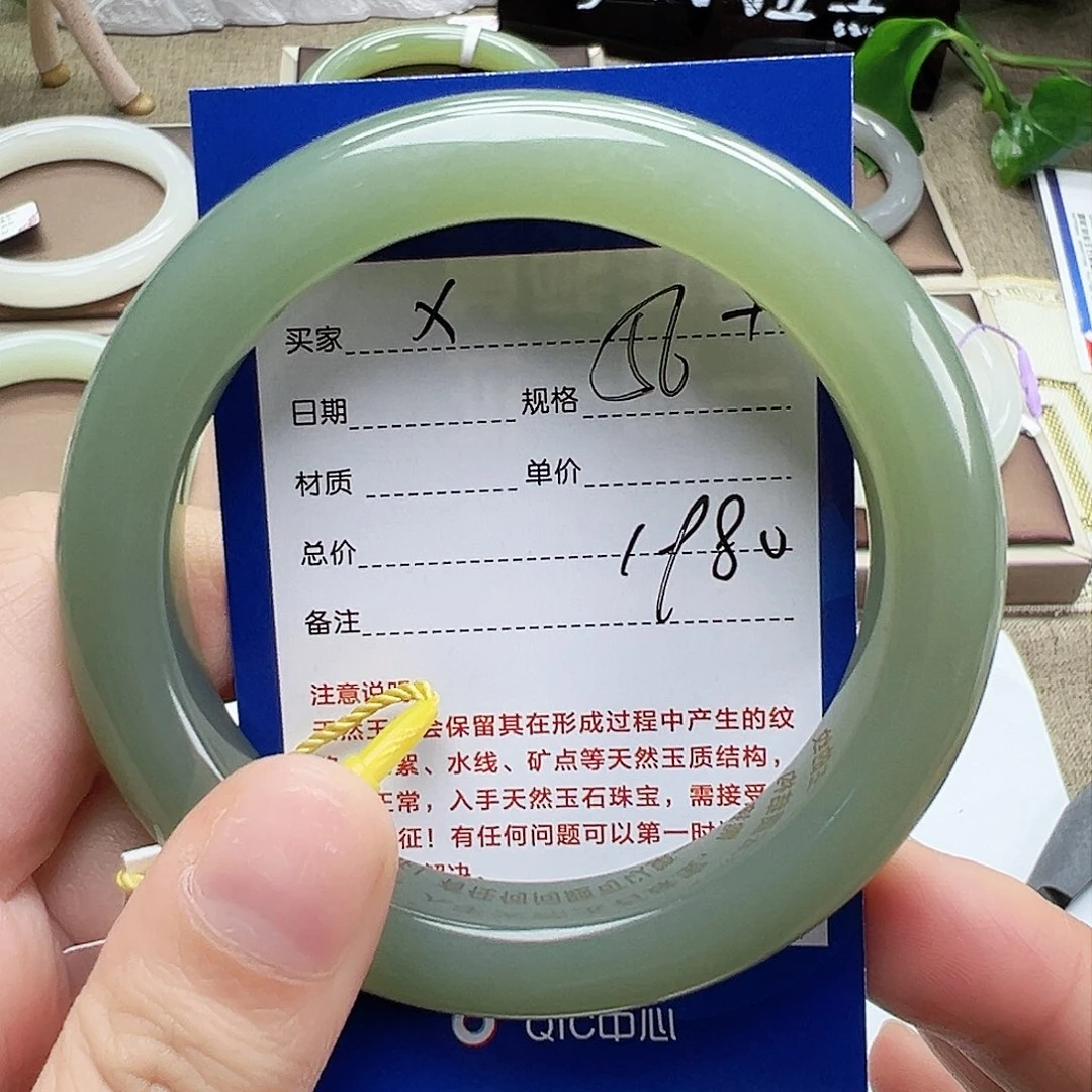 和田玉手镯未镶嵌