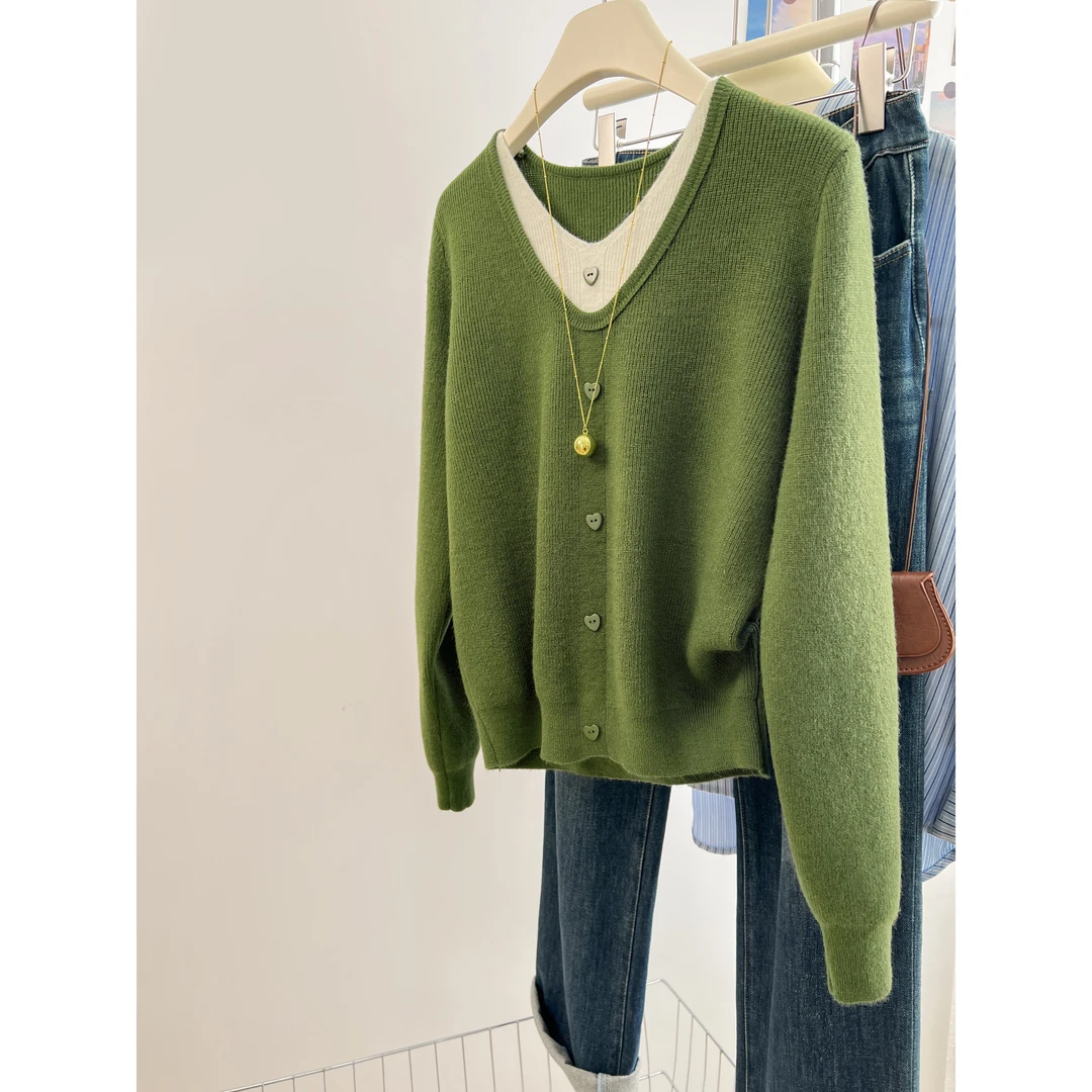 韩系慵懒风绿色假两件v领针织衫女春秋洋气独特别致毛衣软糯上衣