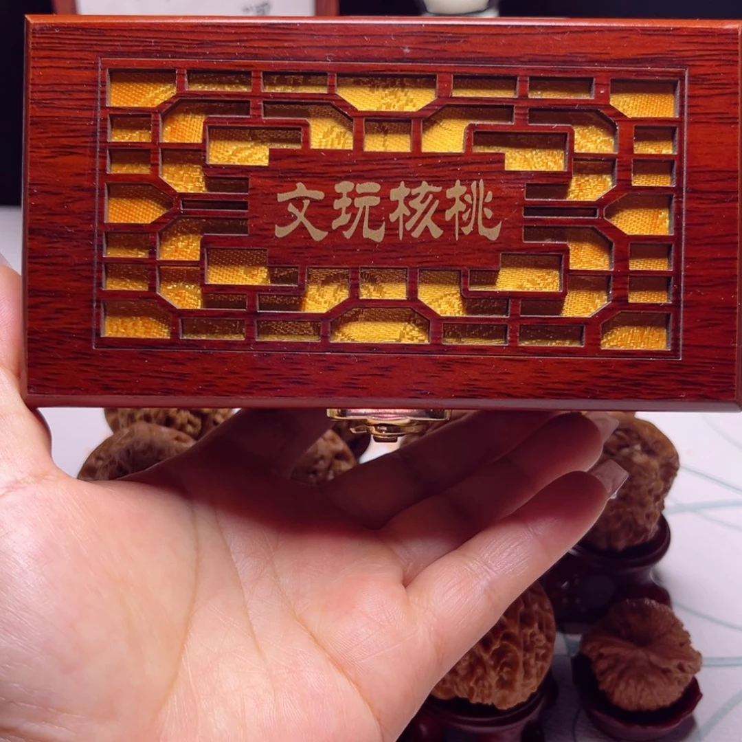 文玩核桃吊坠高档木盒