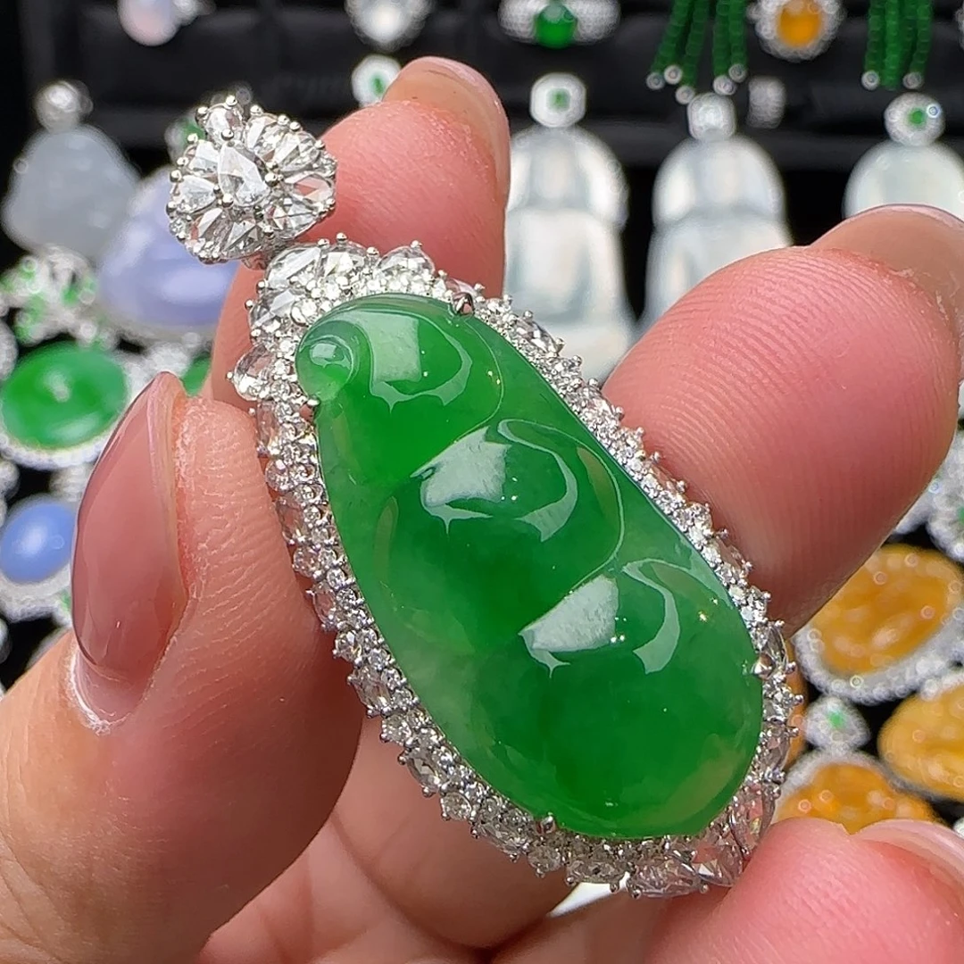 颈饰18K金镶嵌翡翠天然翡翠