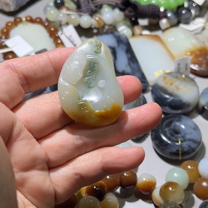 和田玉未镶嵌颈饰