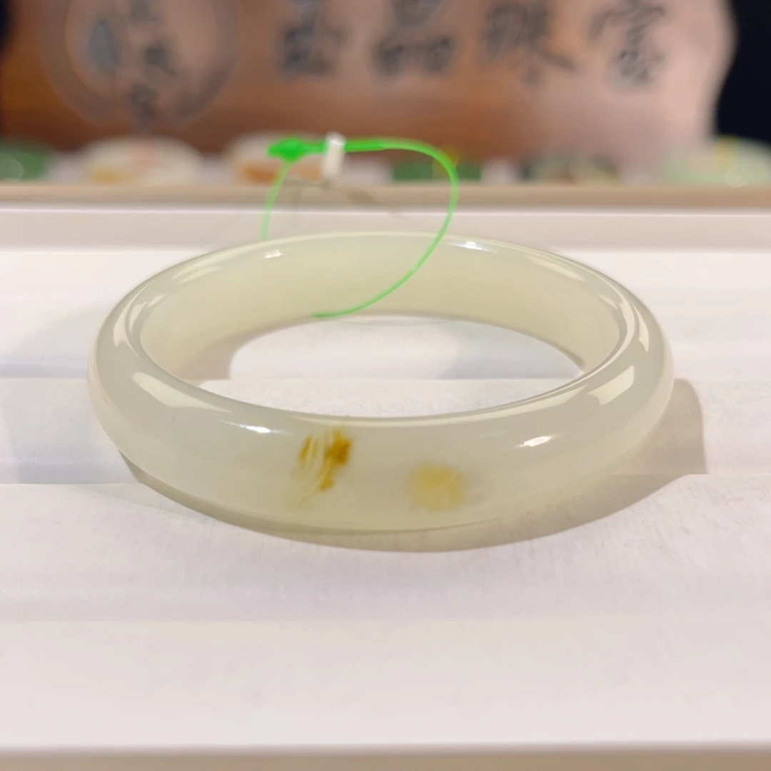 和田玉未镶嵌手镯冰白飘花