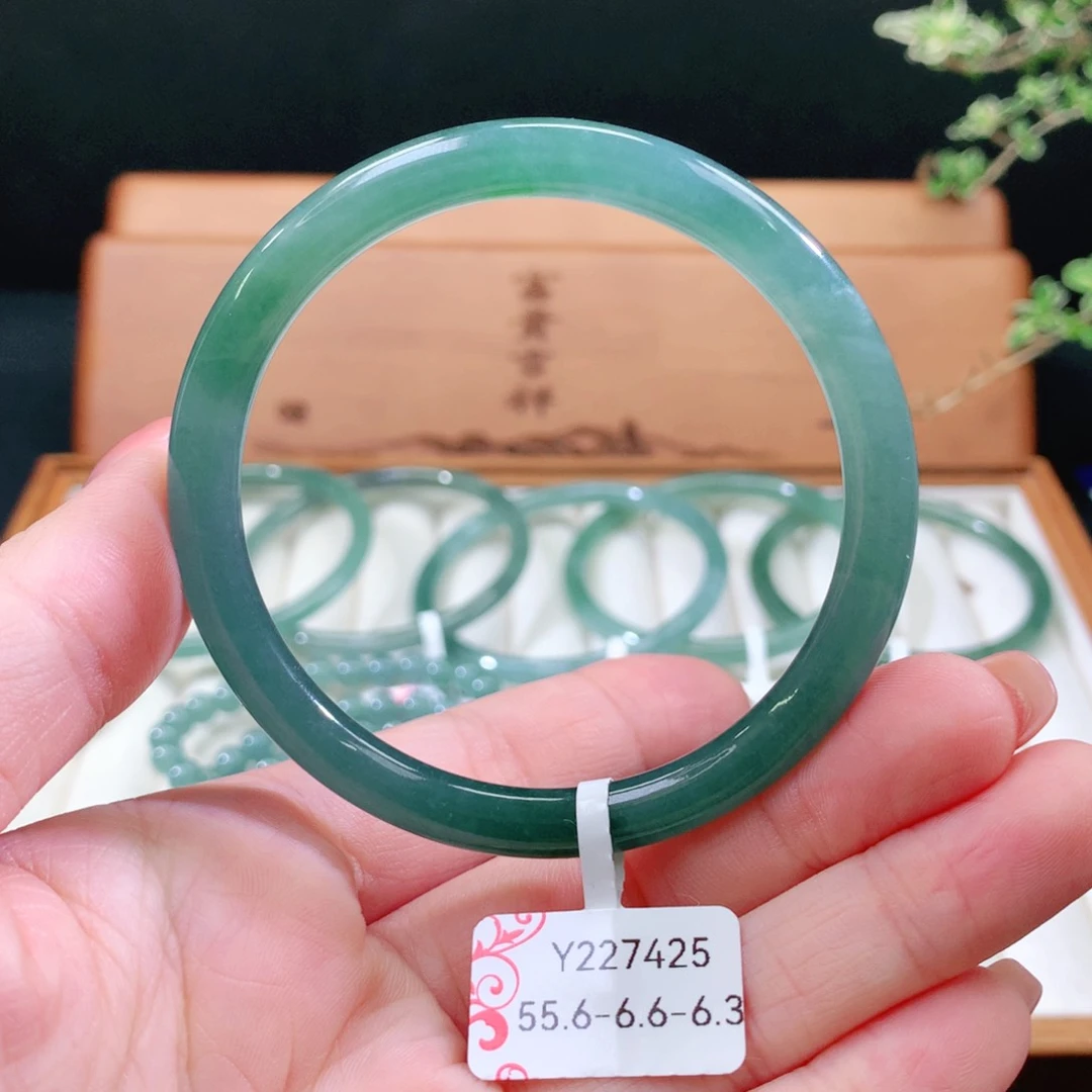 翡翠手镯未镶嵌天然