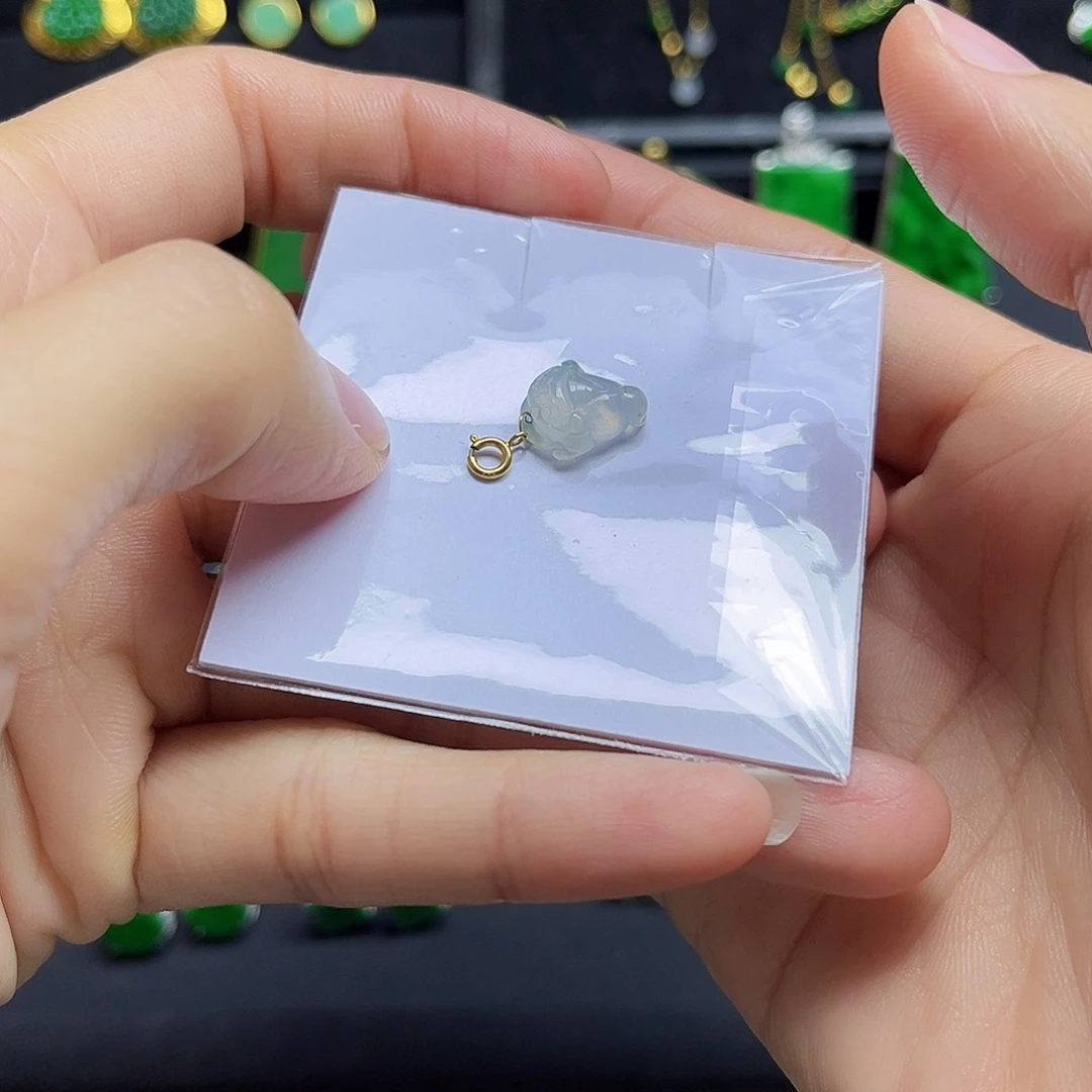 翡翠未镶嵌颈饰有纹裂