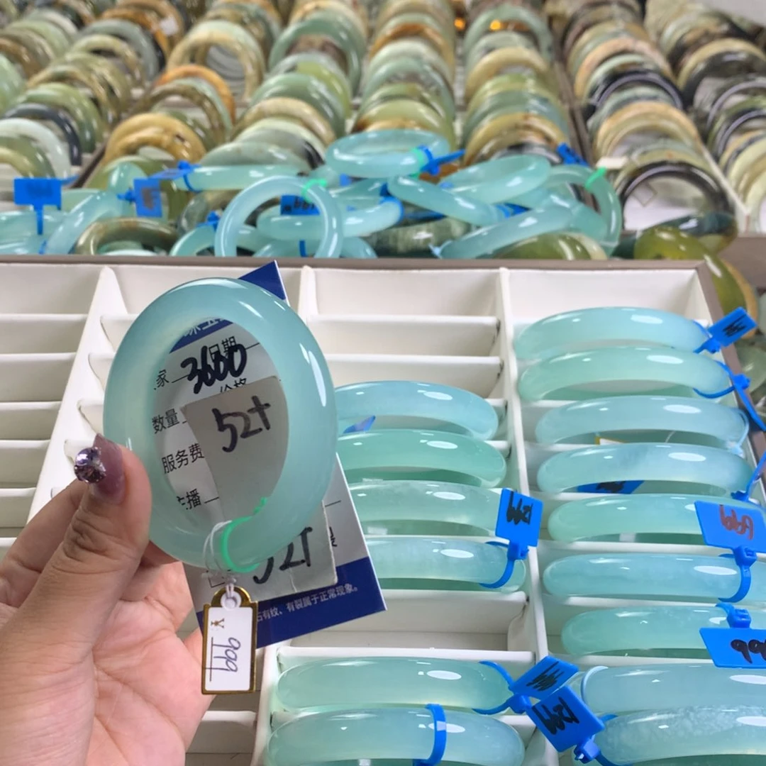 蛇纹石玉未镶嵌手镯3600