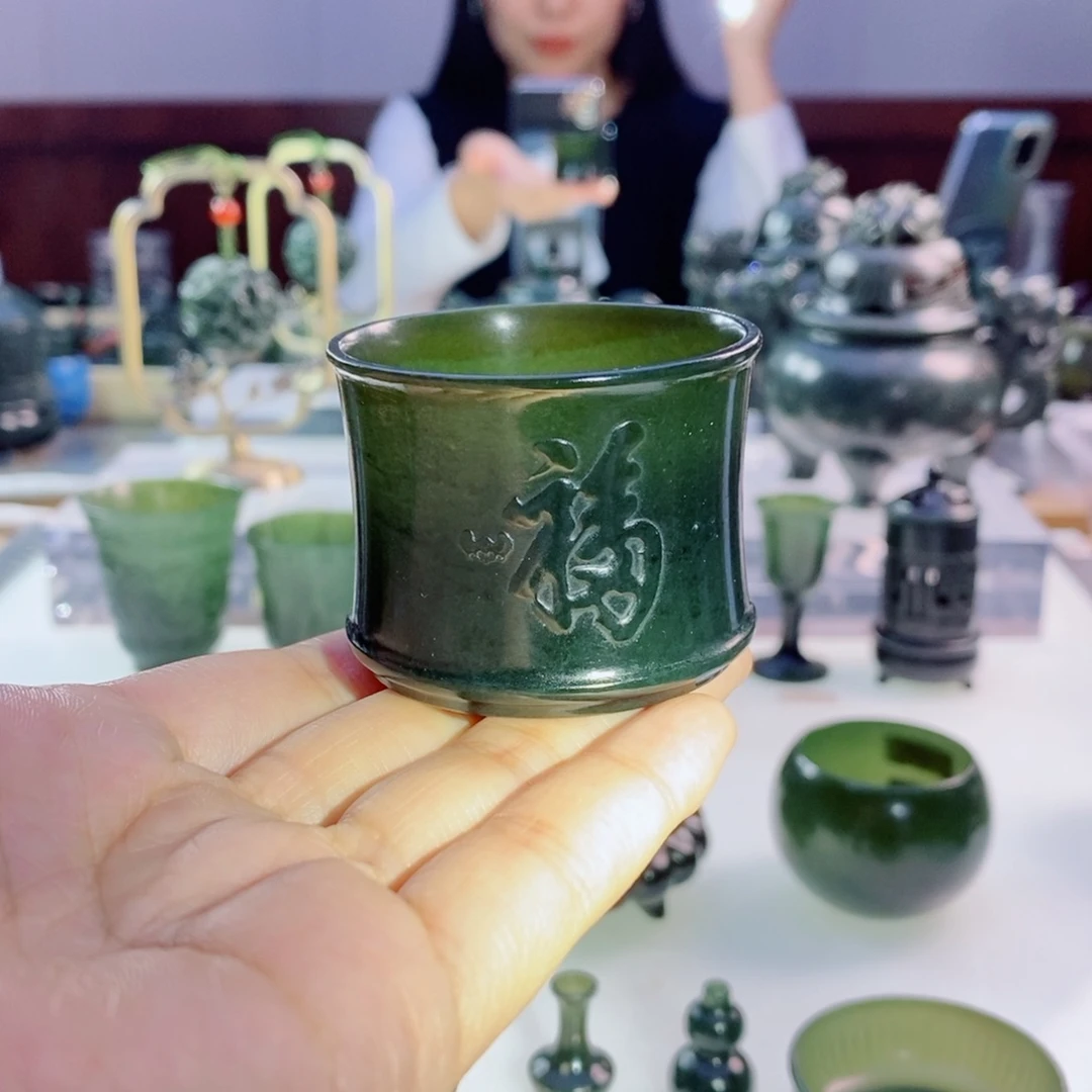 未镶嵌和田玉（青玉）摆件
