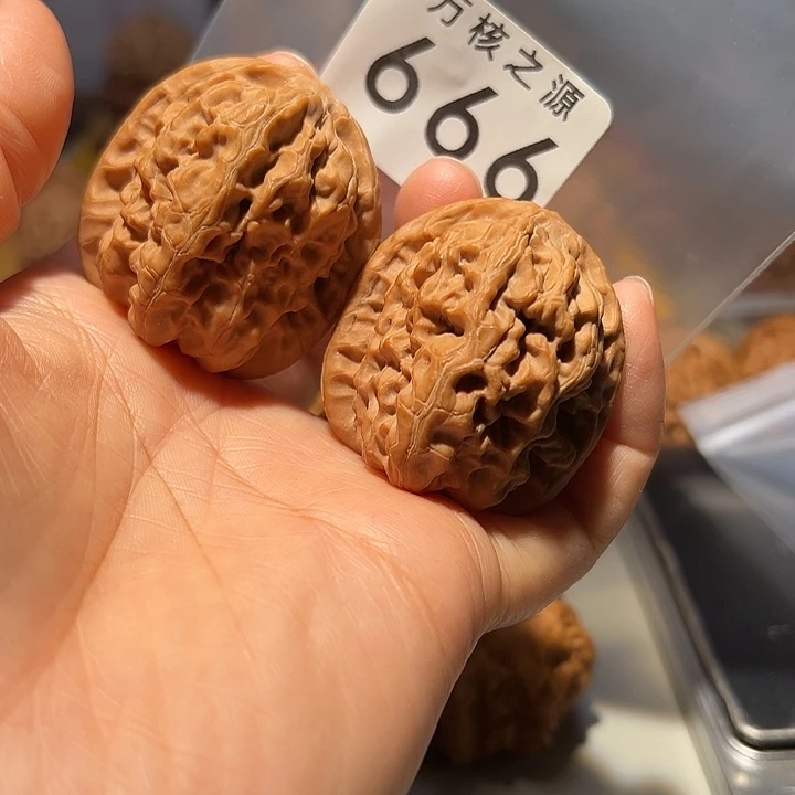吊坠桃核38霸王，骨质好